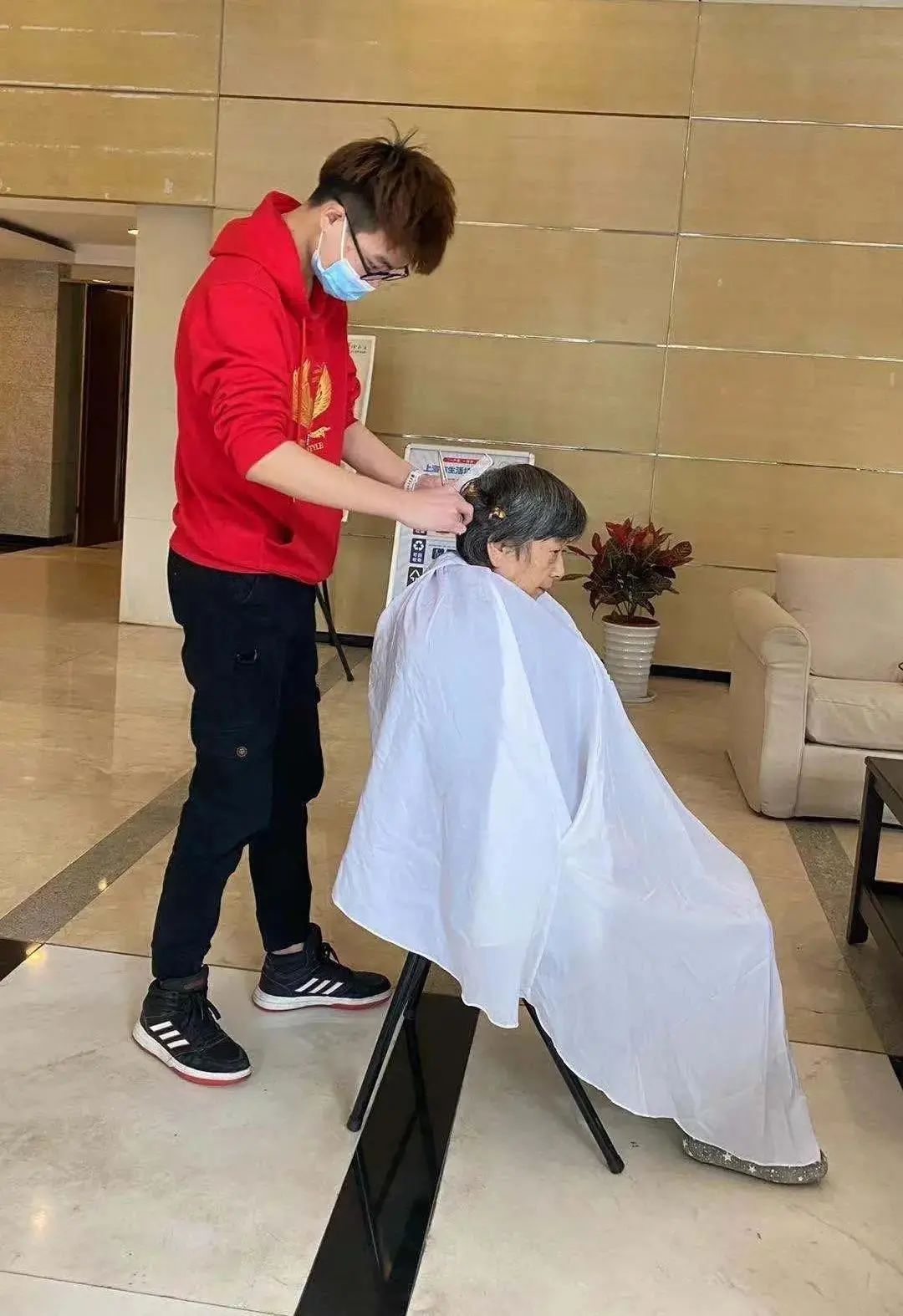 “中西合璧”小集市，徐家汇这场“迎新嘉年华”年味足