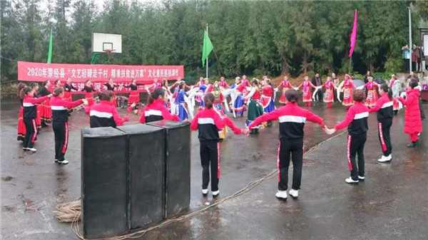 真情帮扶解民困,真情服务保驾护航