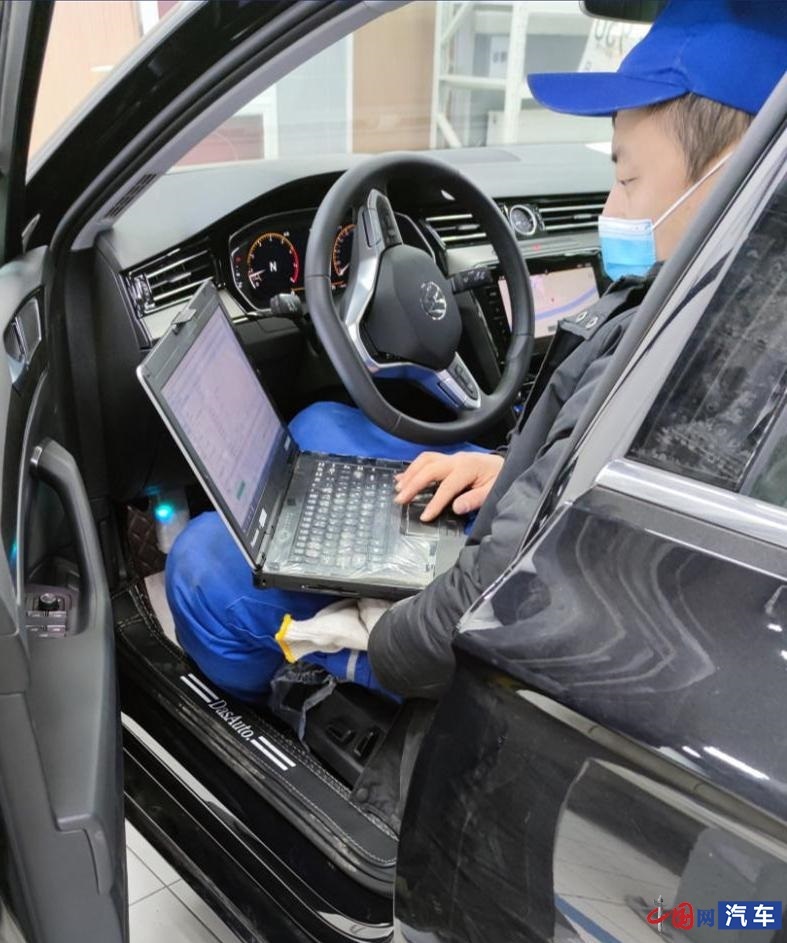 迈腾新车跑偏,迈腾新车方向不能自动回正