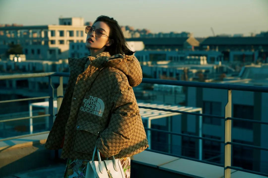 为什么满大街都是穿北面羽绒服的,北面羽绒服700和900的区别