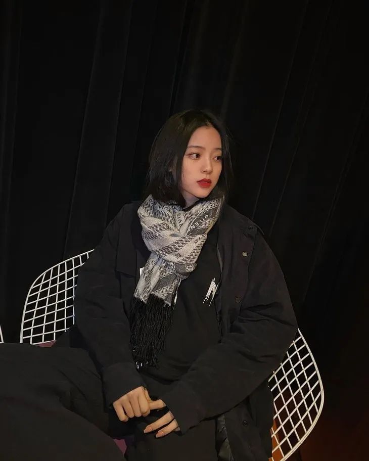 配饰狂|程潇的大牌围巾，logo特大但不显老