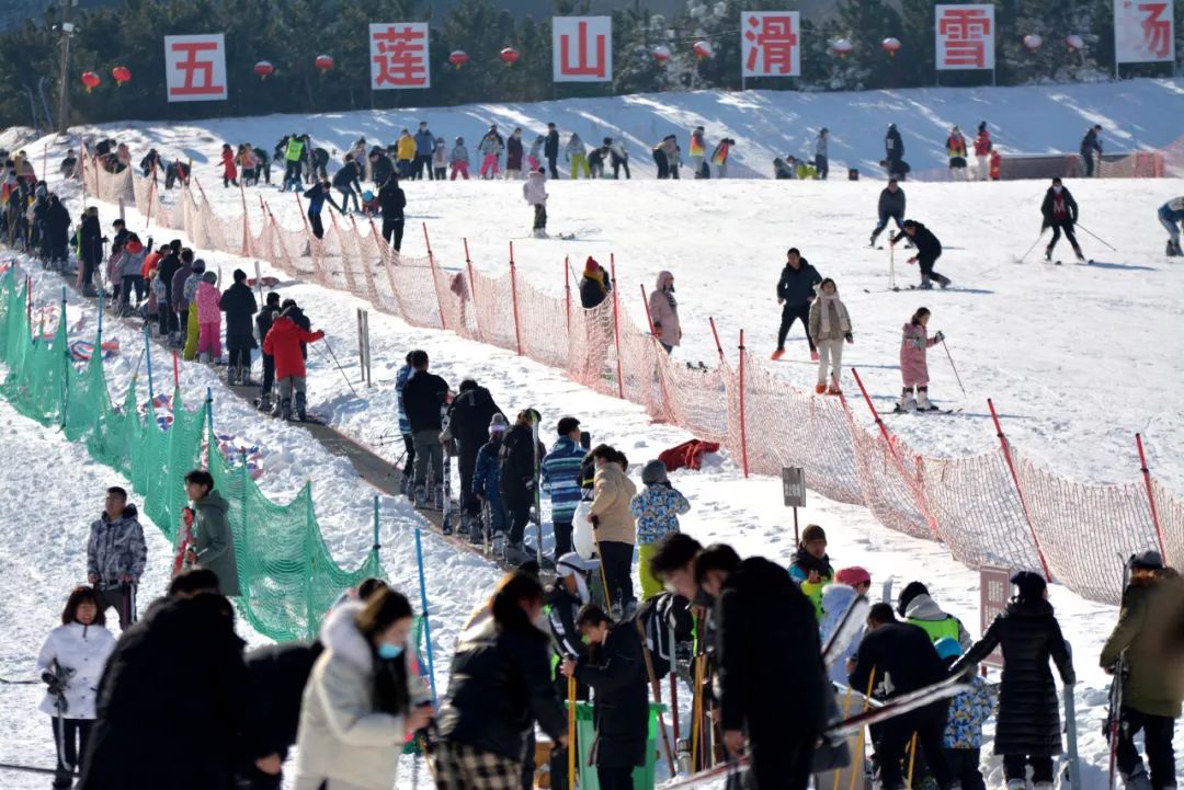 热雪燃冬相约五莲山滑雪场,来延庆玉渡山体验冰雪的乐趣