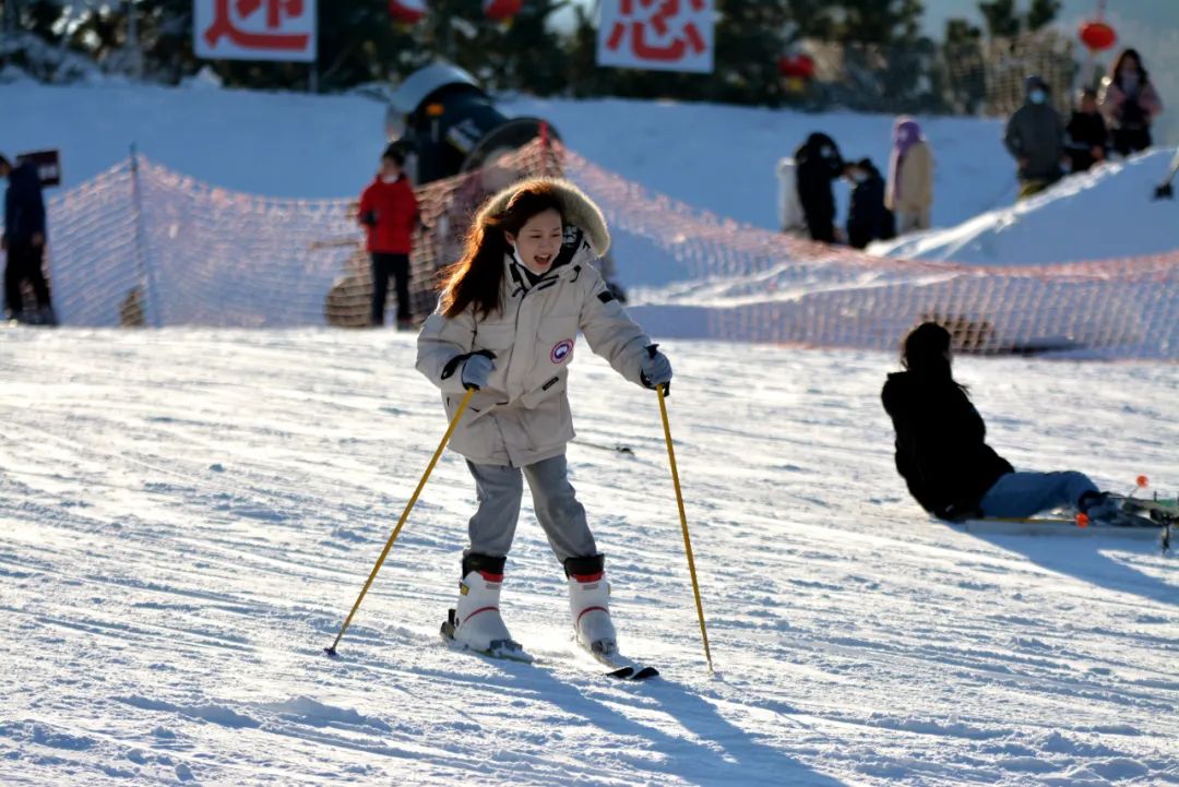 热雪燃冬相约五莲山滑雪场,来延庆玉渡山体验冰雪的乐趣