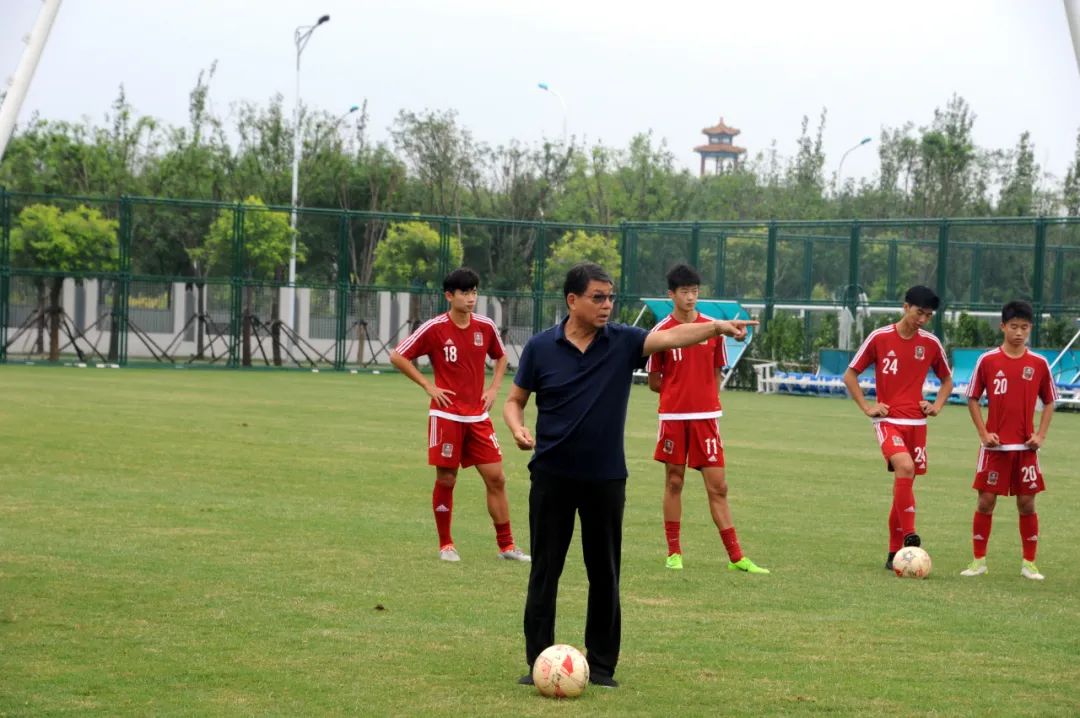 徐根宝的足球生涯,徐根宝职业