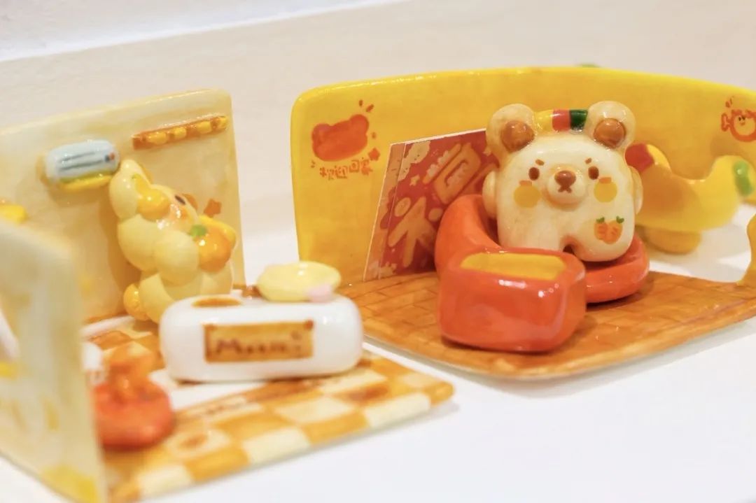 你家楼下的免费展览空间，晒着暖烘烘的太阳散步去吧