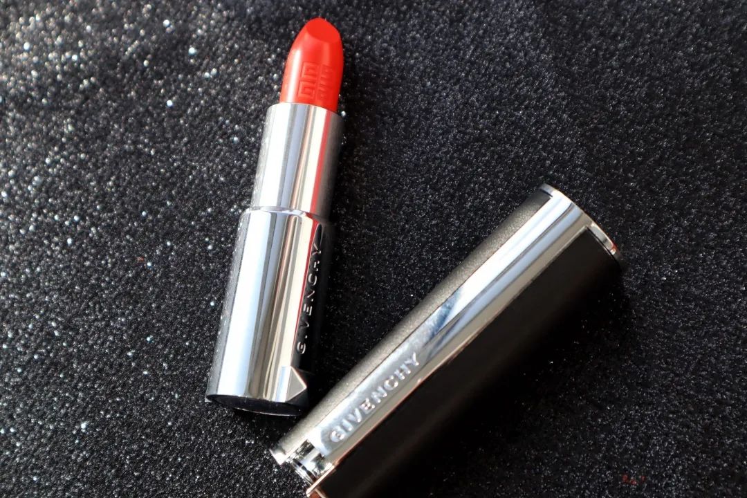 凭借不老神颜抢到男神45岁却难逃变老变丑的命运她到底做错了什么？