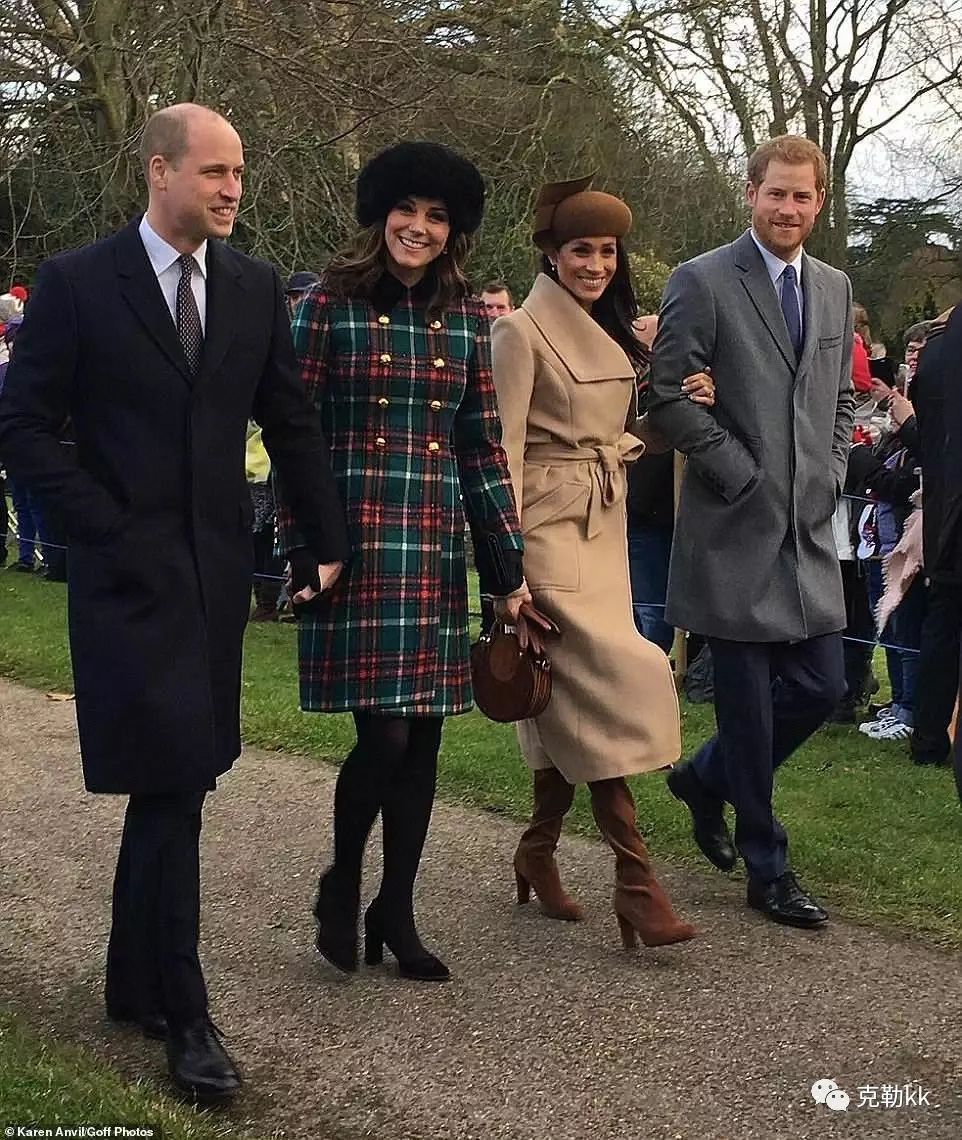 纠结大衣是选黑色还是驼色,纠结买大衣好还是羽绒服好