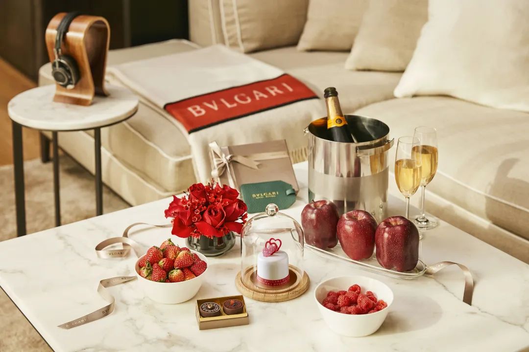 五星酒店住一年,五星酒店搬回家