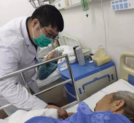 治疗只是一种安慰,治疗往往是一种痛苦的体验