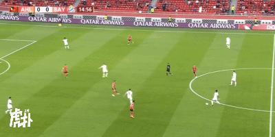 拜仁大胜巴萨莱万,莱万破门拜仁客场1-0领先