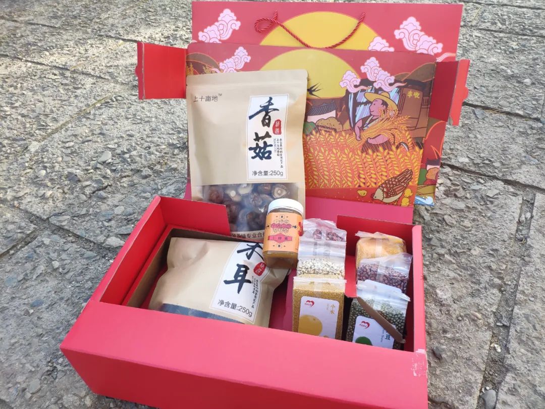 朋友们快来买年货,快来这里买东西英文