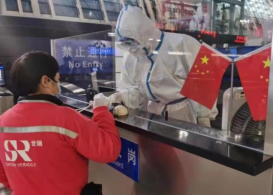 上海防疫公安干警坚守一线,坚守国门出入境民警的战役