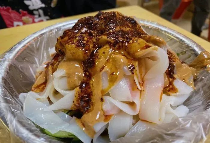 南宁这15家小店，没空调、几乎没座位，却从冬天排队到了夏天！