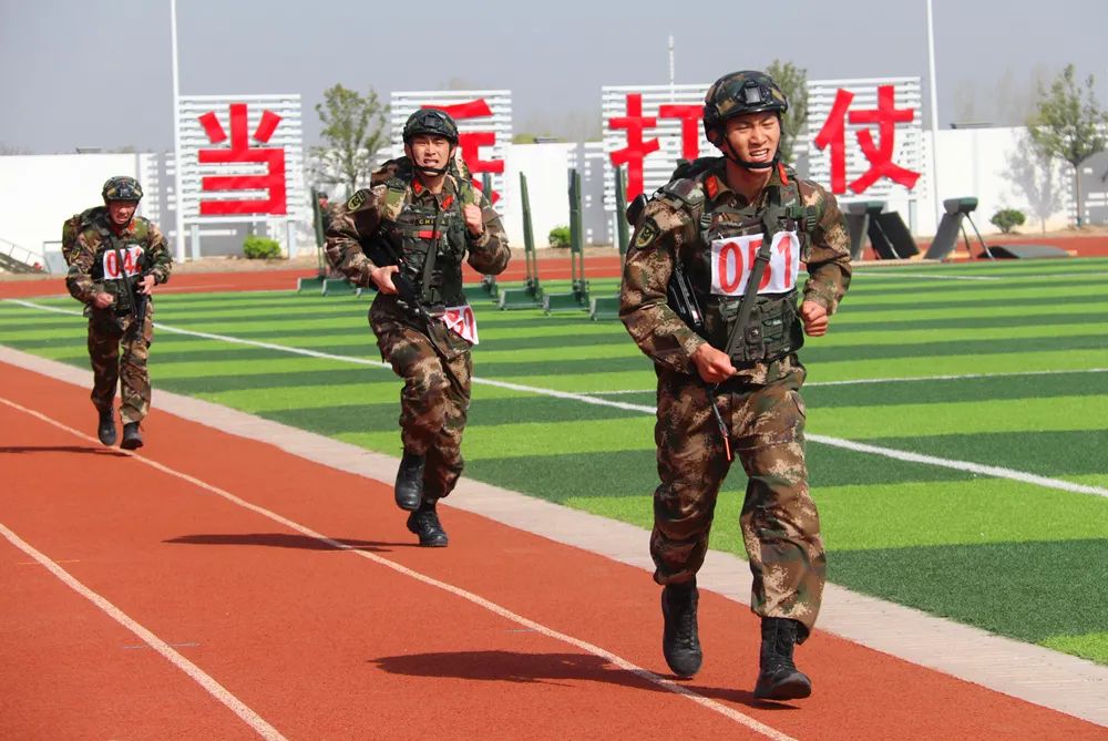 面对考验,预备特战队员比武