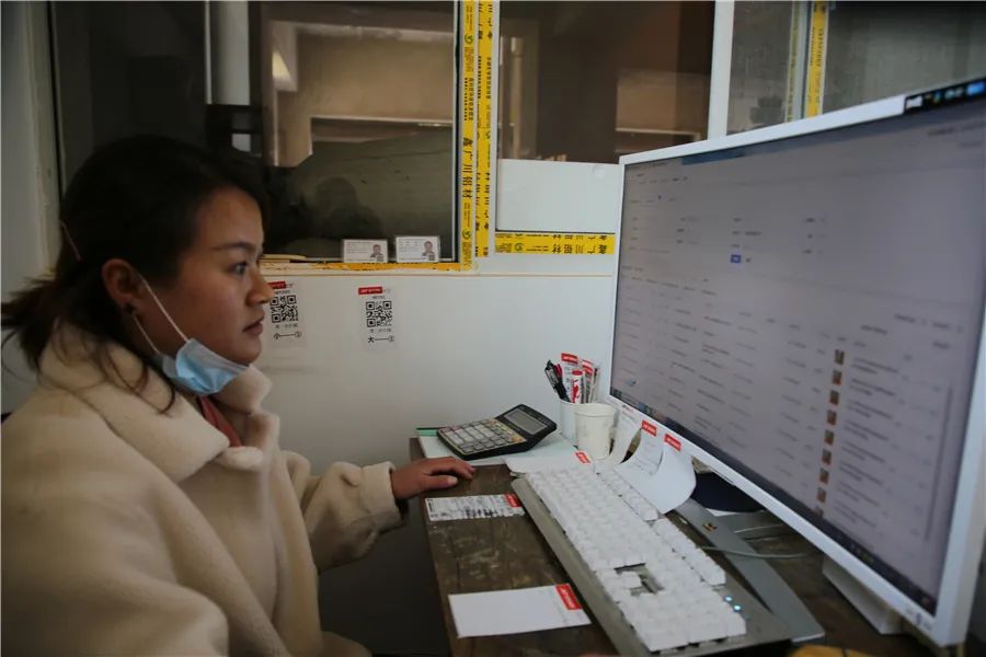 山货“藏宝”多，这对夫妻生意越做越火