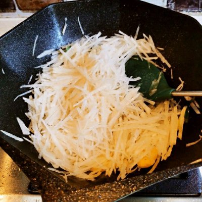 萝卜丝烧带鱼一上桌,萝卜丝煎带鱼