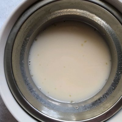 春日甜品制作教程草莓蛋奶布丁,自制软嫩q弹的草莓布丁