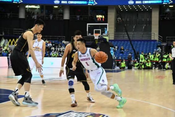 近5万球迷现场见证京鲁大战,现场感受中国足球球迷热血沸腾