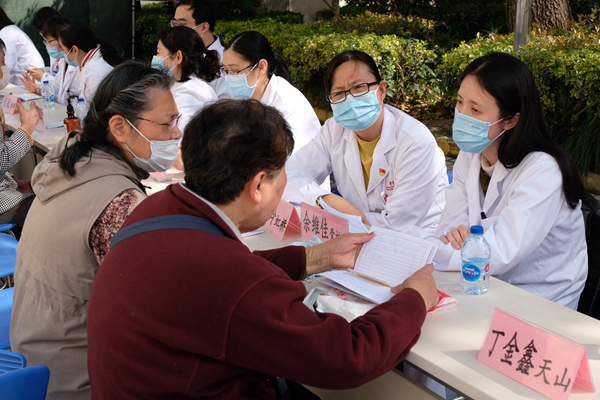 华东医院：利用老年病诊疗优势当好长宁“健康守门人”