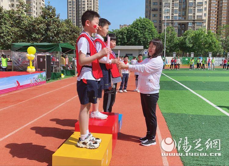 浐灞第二十小2024运动会开幕式,浐灞18小学运动会开幕式