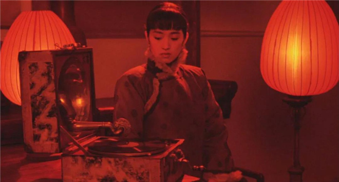 悬崖之上成张艺谋票房最高电影,张艺谋悬崖之上票房怎么样