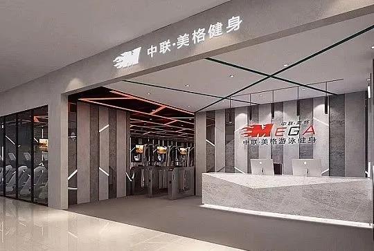 武汉一男子与健身馆发生冲突,健身房一男子被健身教练打倒在地