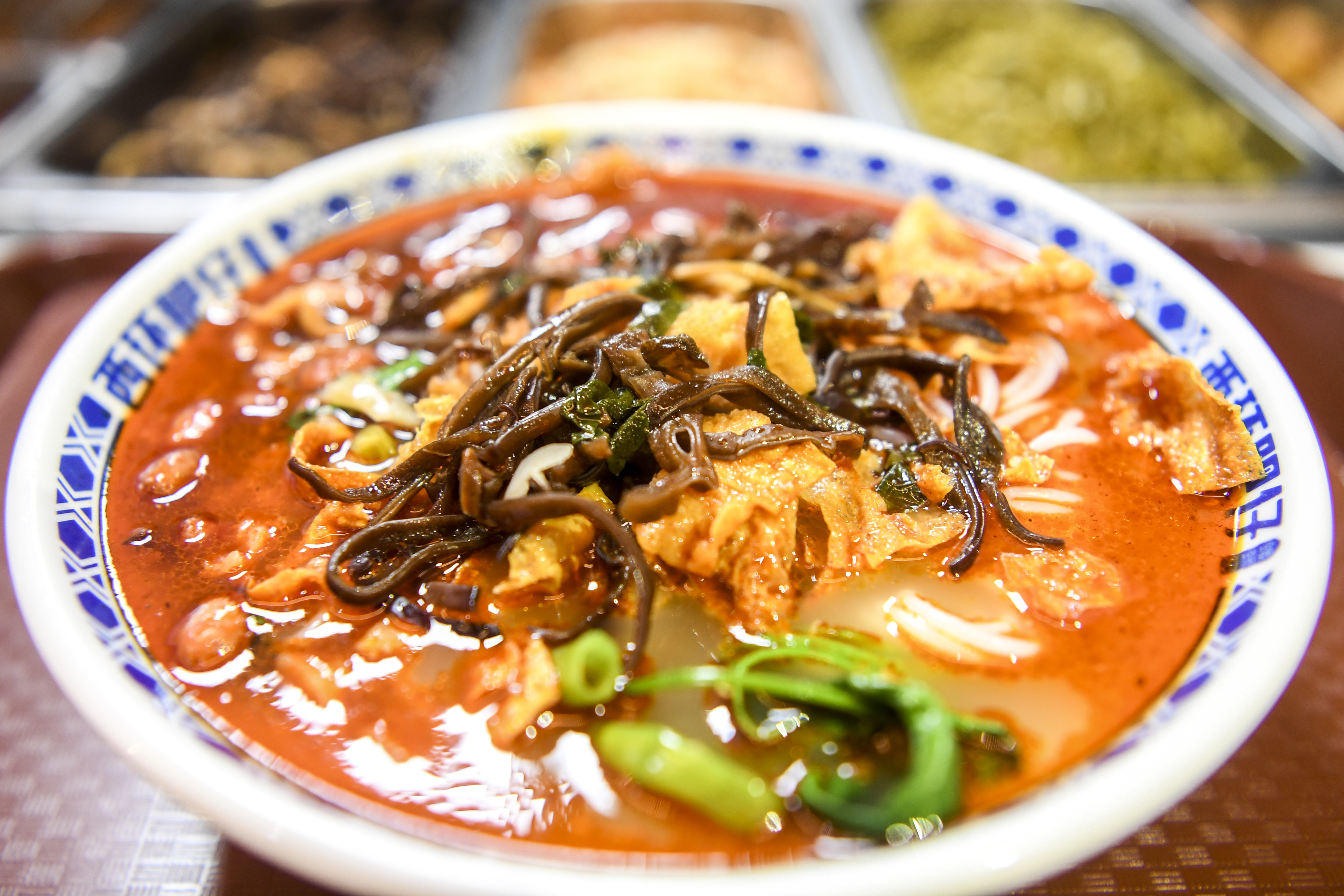 一碗难求螺蛳粉如何变成了网红粉,一碗螺蛳粉怎么变成网红的