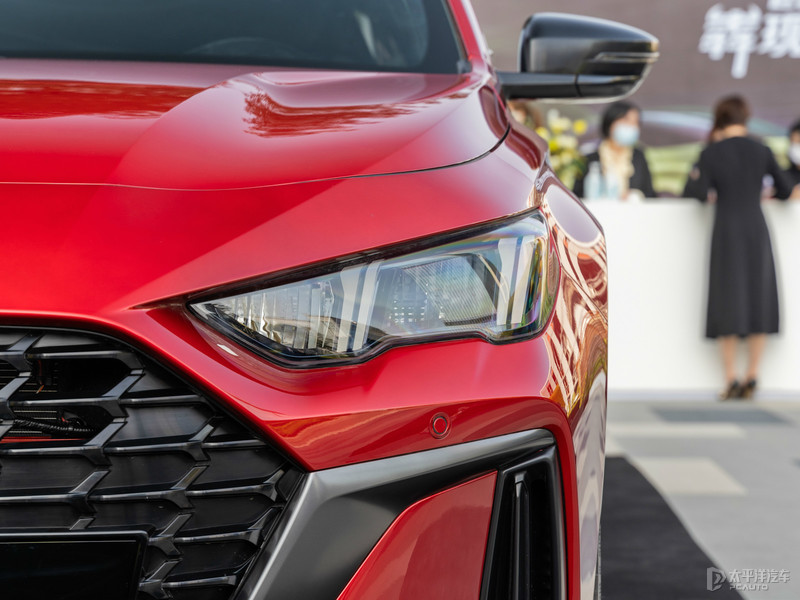 新款起亚嘉华实车曝光,2022丰田皇冠陆放豪华版图片