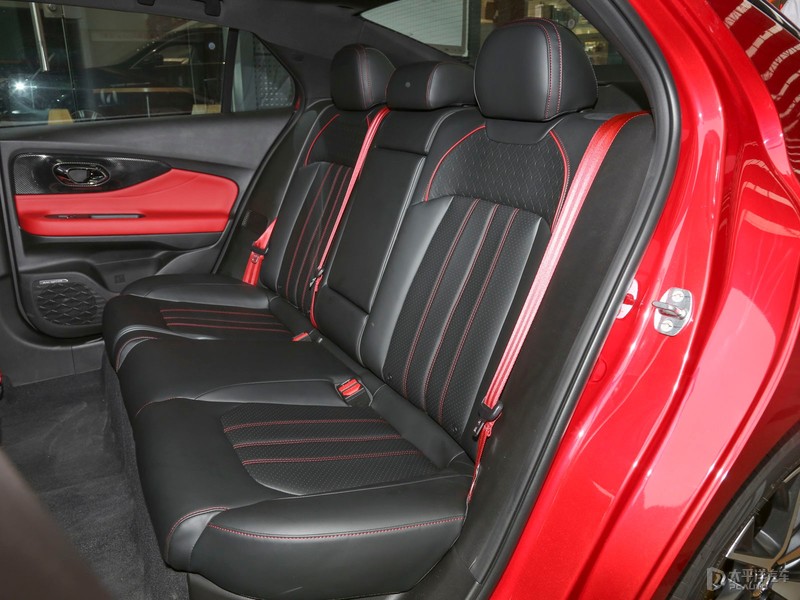 新款起亚嘉华实车曝光,2022丰田皇冠陆放豪华版图片