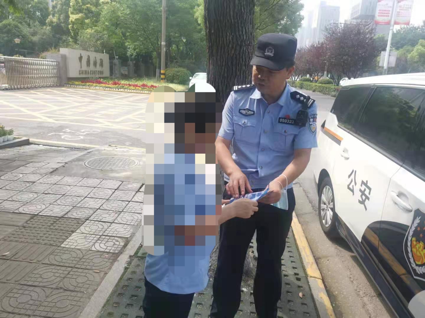 老外寄包裹礼物骗局,外国友人寄包裹骗局