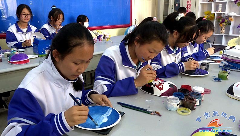 山丹：多彩社团让每个孩子都出彩