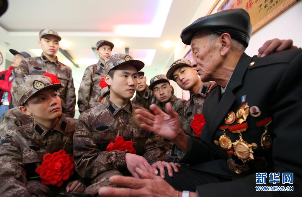 铭记光辉历史续写强军新篇——中国*产党共**领导人民*队军**建设发展的回望与思考