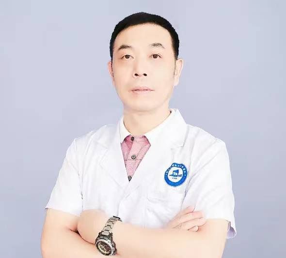 小女孩摔骨折手术,女童车祸骨折复位