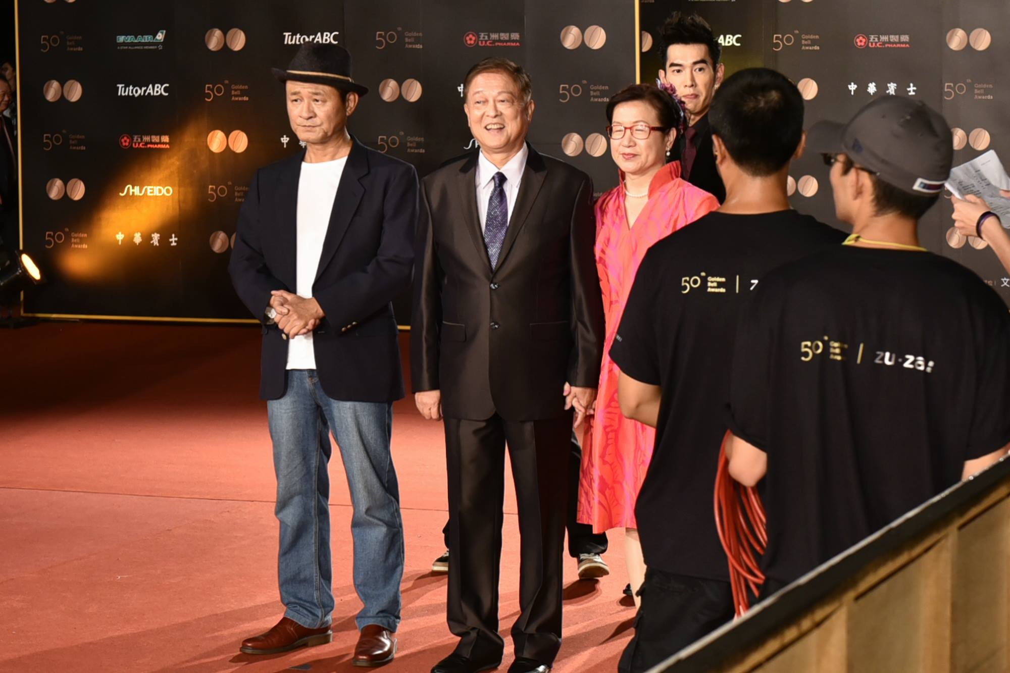 69岁*钟金**视帝脑中风送医！住院「肺部感染」插管…妻哽咽求集气