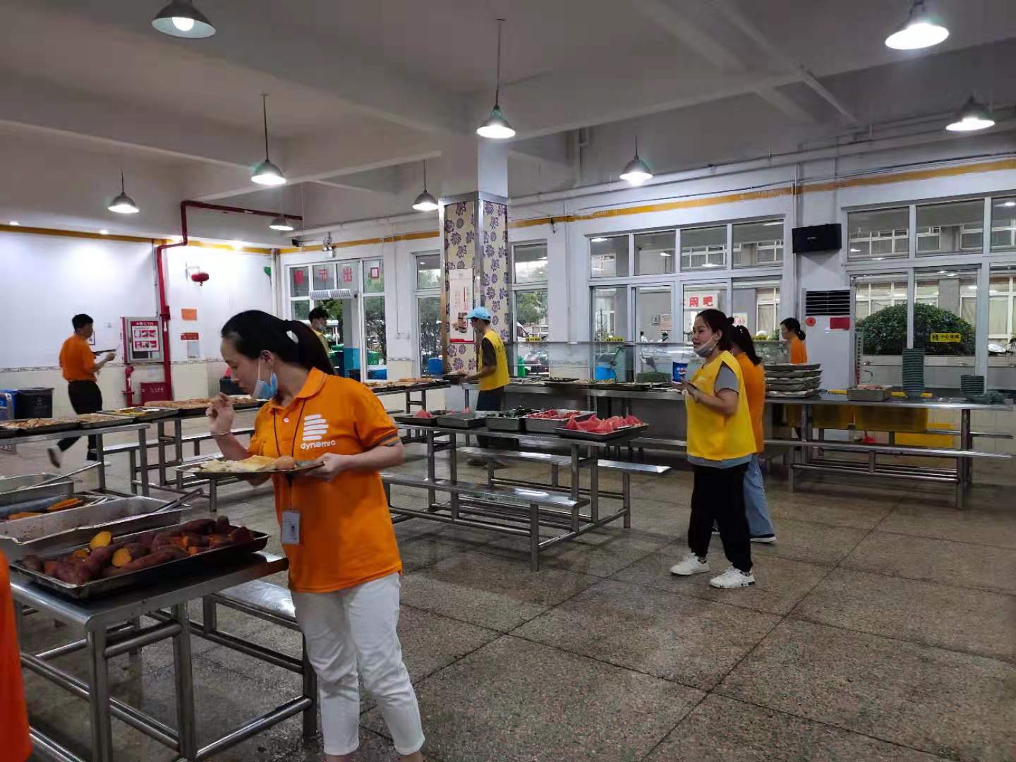 解外出务工村民之忧玉龙县第一家劳务输出服务站在巨甸镇挂牌成立