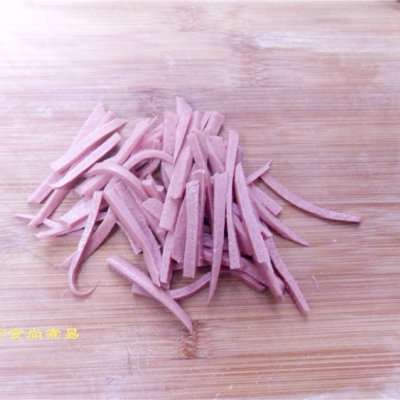 #2021趣味披萨组——芝香“食”趣#番茄肠仔拉丝披萨