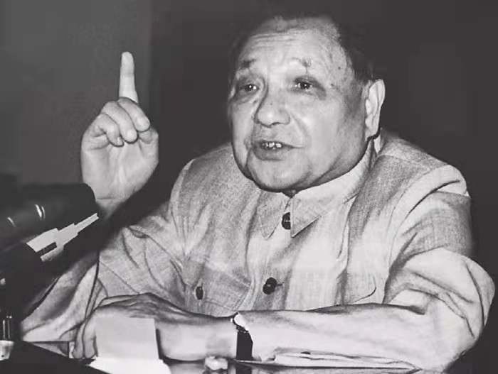 上世纪80年代的大裁军，最后关头怎么会从保留昆明军区、撤销成都军区变为撤销昆明军区、保留成都军区的？