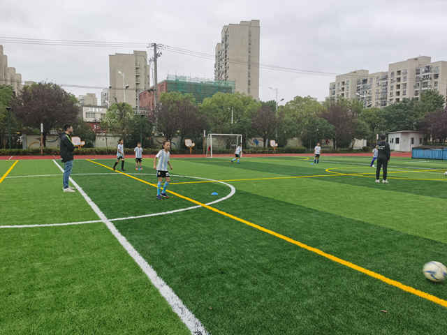 “足球班”学生全校视力最好、成绩最好！这个学校丰富足球文化提升学生综合素质