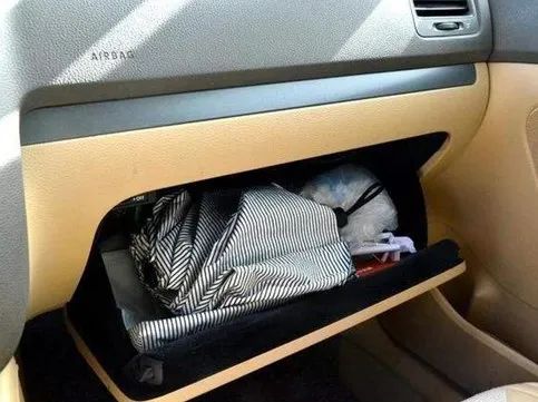 汽车专用雨伞,汽车内哪里适合放雨伞