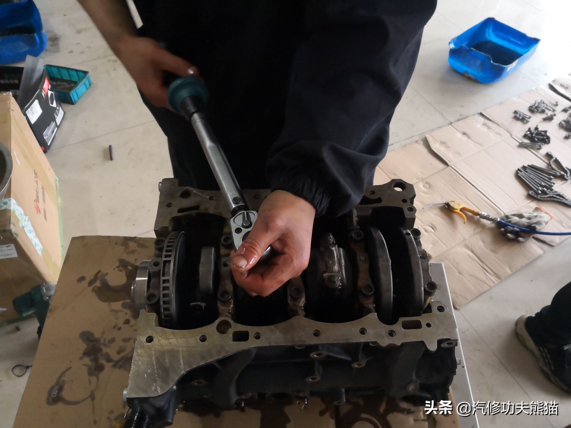 奥迪为何不能解决发动机烧机油,奥迪q5lea888三代发动机烧机油么