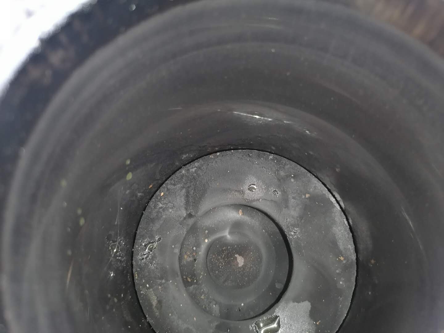 发动机冒白烟蓝烟烧机油,尾气大量冒蓝烟要不要大修发动机