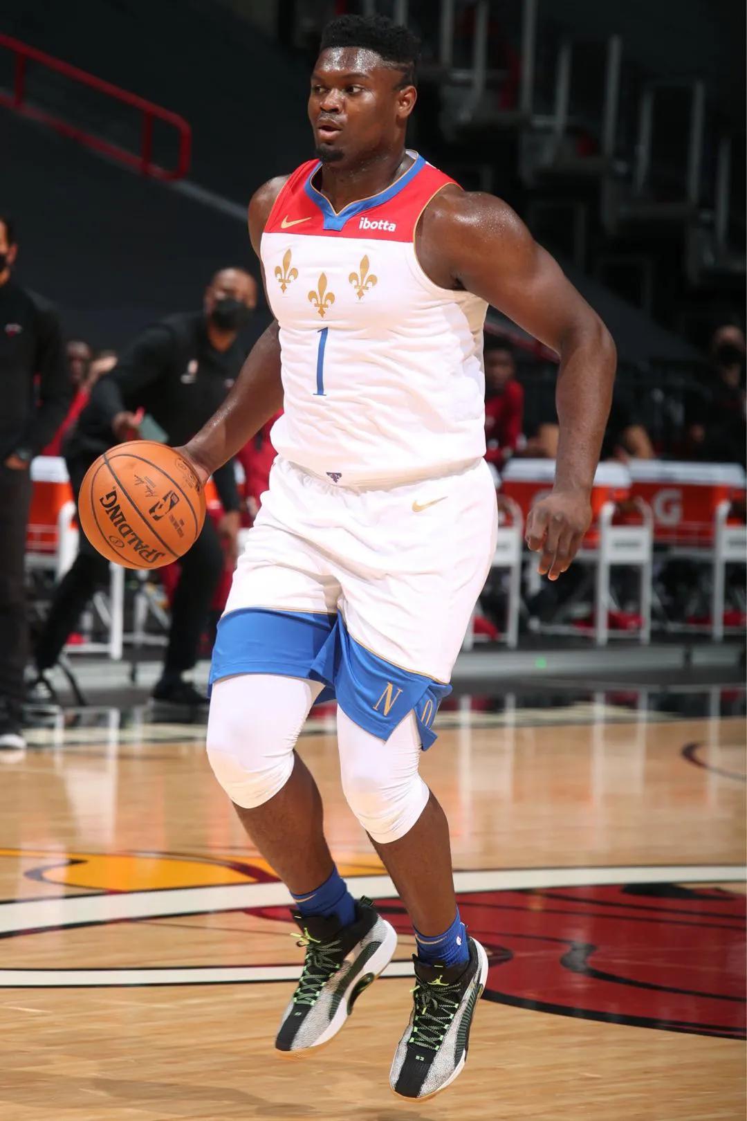 詹姆斯上脚安踏,nba球星上脚的安踏