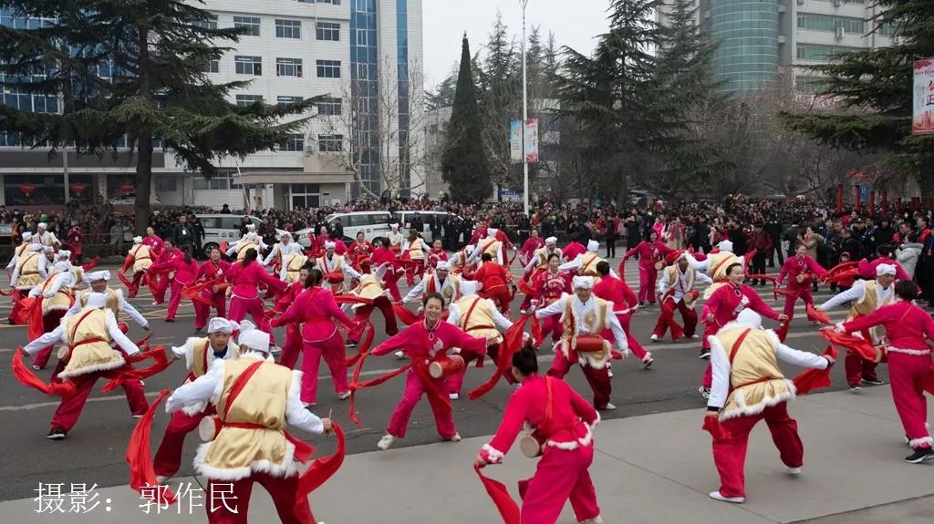 城关镇社火表演安塞腰鼓,社火打腰鼓