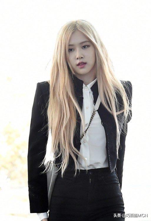 rose朴彩英穿搭飞行夹克,rose朴彩英onlylookatme伦敦演唱会