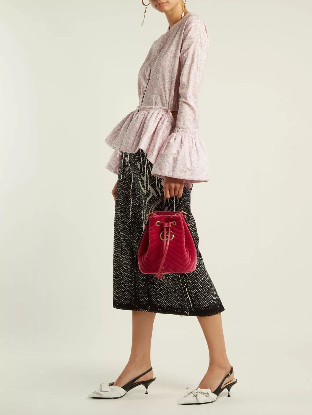 会背奢侈品包包,会背水桶包的人