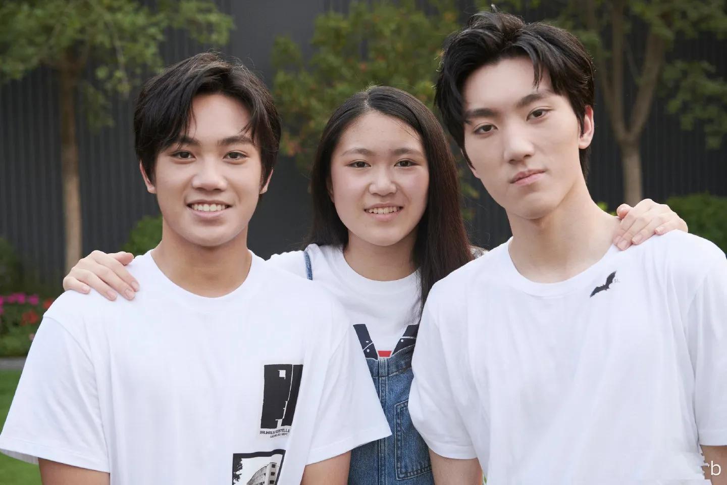 20岁放弃大学学业爱上张艺谋,为他生儿育女,陈婷逆袭的人生