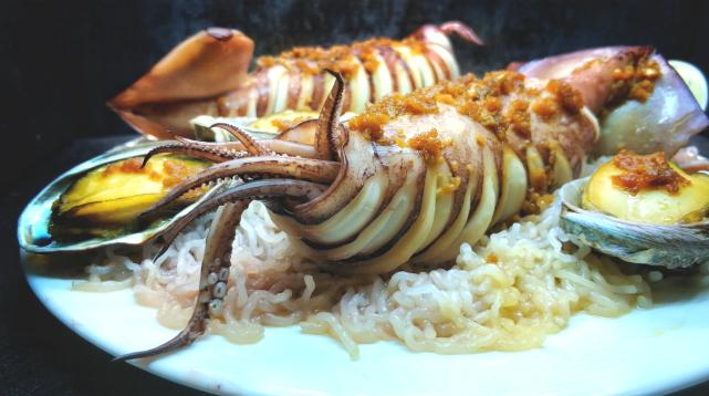 这样炒的鱿鱼脆嫩鲜香越吃越想吃,家常小炒鱿鱼鲜香美味下酒又下饭