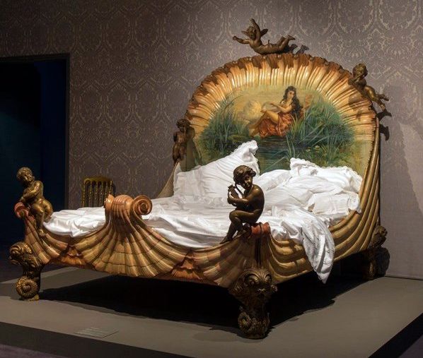 17岁抛夫弃子，一个用身体换金钱的*女妓**，凭什么有名有利？