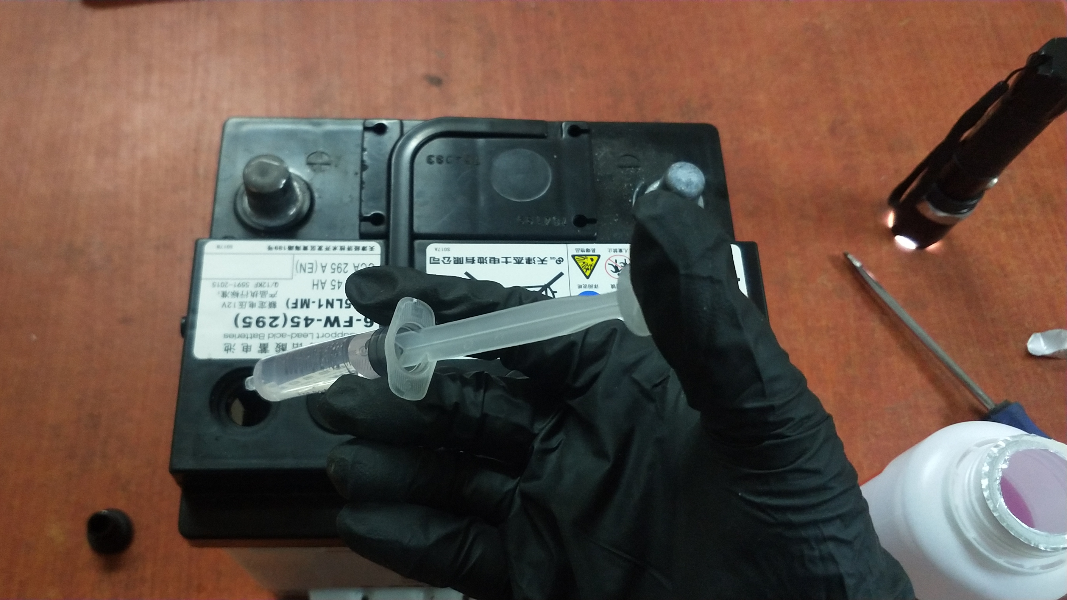 23款丰田卡罗拉双擎7天电瓶就亏电,卡罗拉双擎电瓶亏电后怎样充电