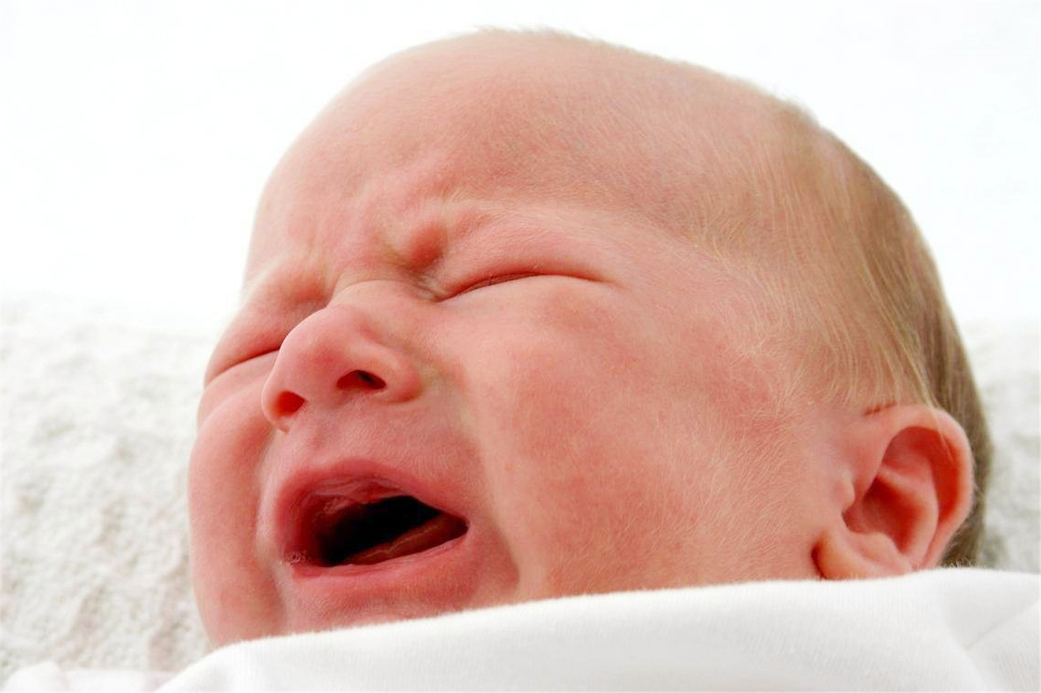 宝宝放屁其实是一种求救信号,宝宝放屁多是因为肚子里有胀气吗